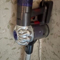 無料☆ジャンク☆Dyson V6  掃除機の画像