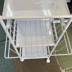 【リサイクルサービス八光】幅32.5㎝　ホワイト　ステンレスキッチンワゴン　キャスター付きの画像