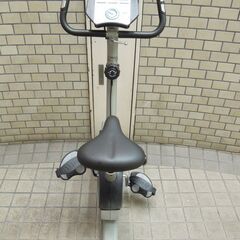 ALINCO アルインコ エアロマグネティックバイク6200 AF6200 フィットネスバイク  定価23,000円 見やすい大型液晶 8段階負荷調節 静音 サドル高さ調整 心拍測定 簡単移動の画像