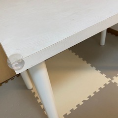 白テーブルの画像
