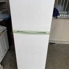 冷凍冷蔵庫　　138リットル　2016年製の画像