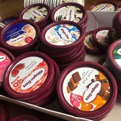 ハーゲンダッツ　蓋122枚+カップ+ゴディバ蓋カップの画像