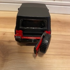 Jeep Wrangler ミニカー 赤黒 1/18の画像