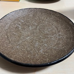 大きいお皿、茶色、3つセットの画像