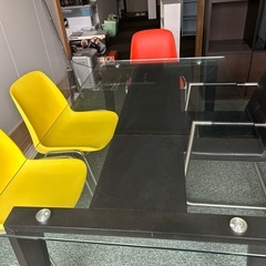 ⑤透明デスクの画像