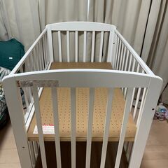ベビーベッドの画像