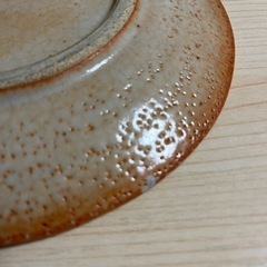 お皿、肌色、2枚欠けている、の画像