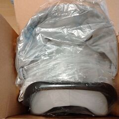 チャイルドシート、ベビーカー、抱っこ紐のセットの画像