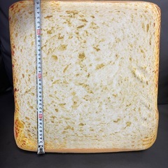 【中古】食パンクッションの画像