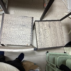 机と椅子のセットです。の画像