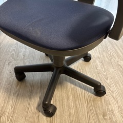 オフィスチェア キャスター付き椅子の画像