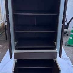 ニトリ 食器棚 ダークブラウン｜ガラス扉・引き出し付きの画像