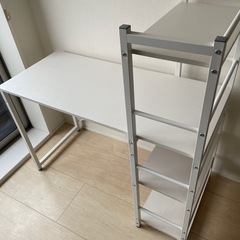 机・椅子セットの画像