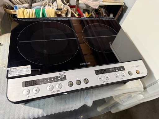 アイリスオーヤマ 2口 IHクッキングヒーター 工事不要 1400W 100V 脚付き ブラック IHK-W12SP-B