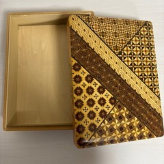 箱根寄木細工の箱　工芸品の画像
