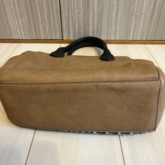 ハンドバッグ、靴の画像