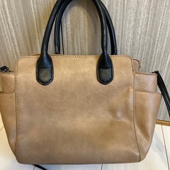 ハンドバッグ、靴の画像