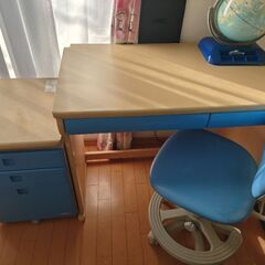 コイズミ　KOIZUMI　学習机 椅子付きの画像