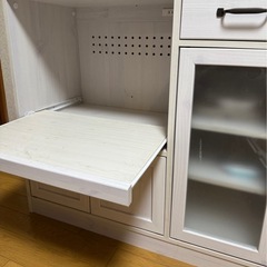 食器棚の画像
