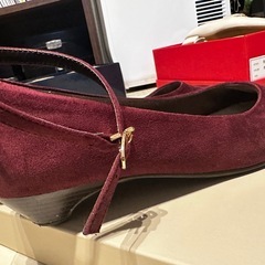 パンプス　レッド　ボルドー　くすみレッドの画像