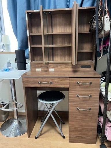 ドレッサー➕椅子 (＊an子＊) おもろまちのドレッサーの中古あげます
