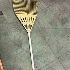 農機具やモップなどの画像