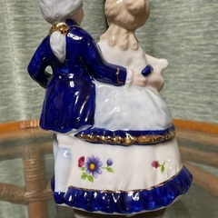 オルゴール　陶器人形の画像