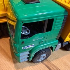 Bruder    ダンプトラック　クレーン車　おもちゃの画像