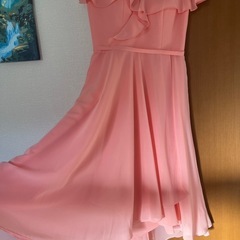 コーラル フリル付きオフショルダードレス・新品の画像