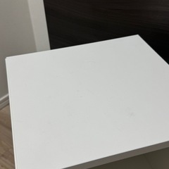 IKEA EKET 
ベッドサイドテーブルの画像