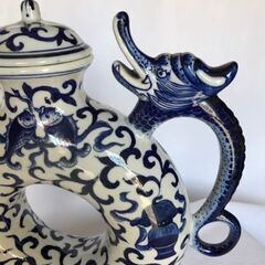 【美品】中国美術風 青花 龍手ドーナツ型水注（急須） 台座付き インテリア オブジェの画像