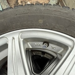 ブリジストン スタッドレスタイヤ 155/65R14 75Q の画像