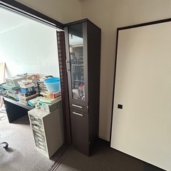 ⑯ガラス付き棚(スリム)の画像