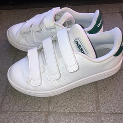 アディダス　シューズの画像