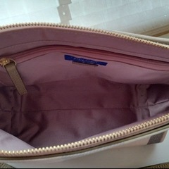 バーバリーブルーレーベルの斜め掛けバッグの画像