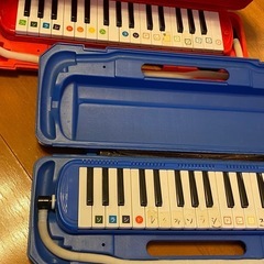 中古鍵盤ハーモニカ2つの画像