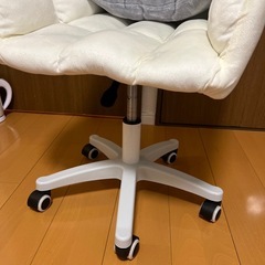 【1/31-2/3引取限定】デスクチェア（昇降・移動可能）＋クッション付！京王堀之内駅付近の画像