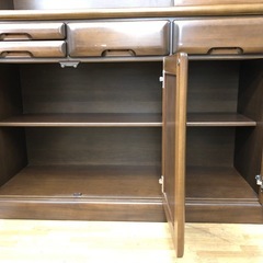 【ドリーム川西店御来店限定】☆ジモティー見たよ♪割引☆  3枚扉食器棚  クリーニング済み 【2125560000038700】の画像