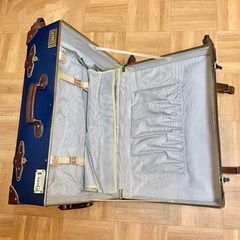 レトロ調 トランク型キャリーケースの画像