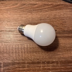 【1/31-2/3引取限定】IKEA デスクライト・電球2個付の画像