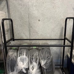 タイヤラック ブラック 耐荷量400kg 引き取り限定の画像