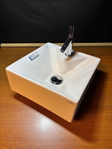 壁掛け角形手洗器