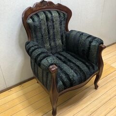 クラシック アームチェア 彫刻木枠 鋲打ち 1人掛け ソファ 応接椅子 ヴィンテージ調 高級家具風　【糸島市内 送料無料】251224-1の画像