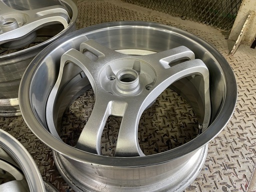 スーパーアドバン SA3R 17inch 8j+35 114.3 5H 4本
