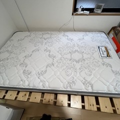 ベッドフレーム+シモンズ マットレス セミダブル   の画像