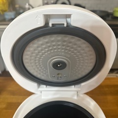 ヤマダセレクト　マイコンジャー炊飯器3合炊きの画像