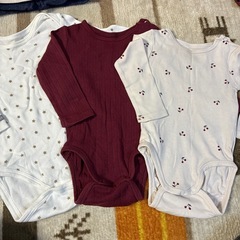 女の子 ベビー　カーディガンや肌着の画像