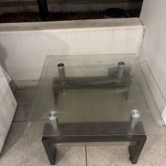 【即お渡し可能】ガラステーブルの画像