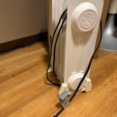 美品アイリスオーヤマ　ミニオイルヒーターホワイトKOH-50M W箱ありの画像