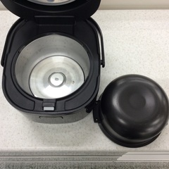 【取っ手つき内釜で使いやすい】炊飯器 KS-C5E4-B　シャープ　2024年製 ジャー炊飯器 3合の画像